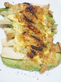 アボカドとエリンギのチーズ焼き-レシピのメイン写真