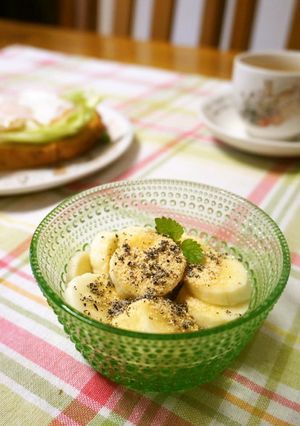 ヨーグルトのバナナ黒胡麻添え-レシピのメイン写真