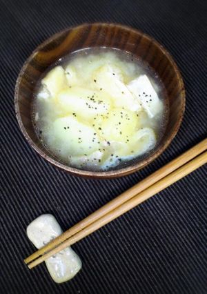 鶏皮とじゃがいもの味噌汁-レシピのメイン写真