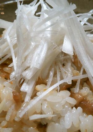 簡単一人暮らし）お肉と葱の混ぜバターご飯-レシピのメイン写真