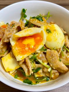 豚バラと茹で卵の豆苗サラダ-レシピのメイン写真