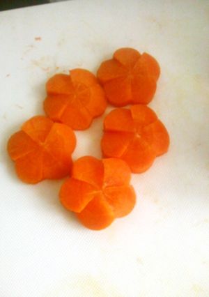 飾り切り①♡ねじり梅(にんじん)-レシピのメイン写真