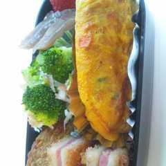 รูปของ 春色♪野菜たっぷりのオムレツお弁当にも！