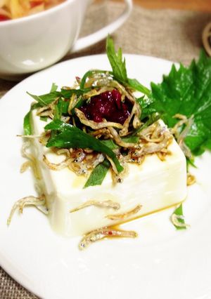 豆腐で一品！カリカリ炒りしらすと大葉乗せ-レシピのメイン写真