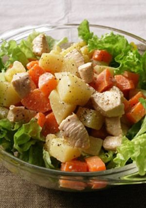 鶏むね肉ゴロゴロ♪じゃが芋のおかずサラダ-レシピのメイン写真