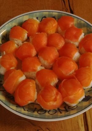 残りご飯でスモークサーモン手まり寿司-レシピのメイン写真
