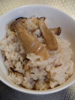 お吸い物で炊き込みご飯-レシピのメイン写真