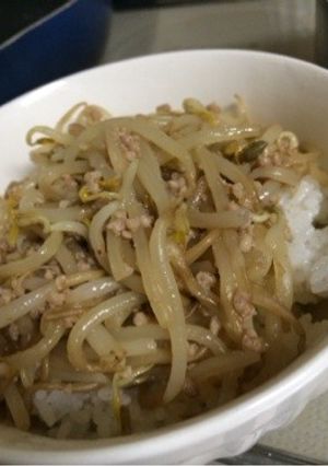 もやしとひき肉の節約丼-レシピのメイン写真