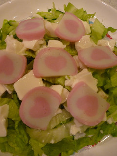 ハートかまぼこのせ豆腐サラダ-レシピのメイン写真
