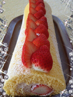 絶品( ☆∀☆)苺ヨーグルトロールケーキ-レシピのメイン写真