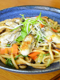 牡蠣入りバター醤油焼きうどん-レシピのメイン写真