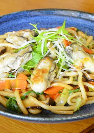 牡蠣入りバター醤油焼きうどん-レシピのメイン写真