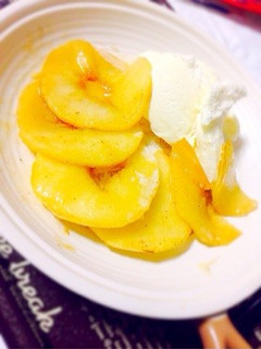 フライパンで簡単♡シナモン香る焼きりんご-レシピのメイン写真