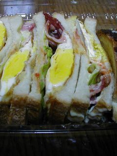 ベーコンと目玉焼きのサンドイッチ-レシピのメイン写真