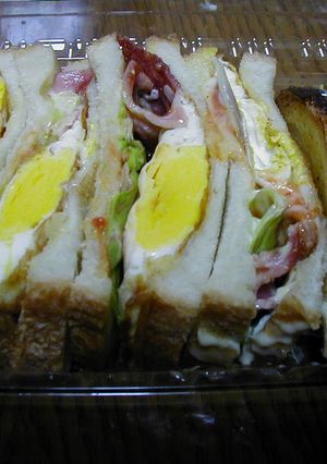 ベーコンと目玉焼きのサンドイッチ-レシピのメイン写真