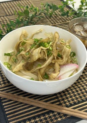 讃岐風！いりこ出汁のごぼうチップスうどん-レシピのメイン写真