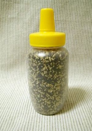 蜂蜜空容器への胡麻の入れ方-レシピのメイン写真
