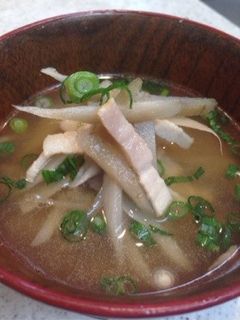 具だくさん✳︎ごぼうとベーコンの味噌汁-レシピのメイン写真