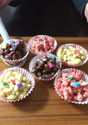 友チョコに♪カラフルおいしいパフチョコ-レシピのメイン写真