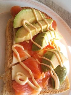 アボカドチーズサーモンのオープンサンド-レシピのメイン写真