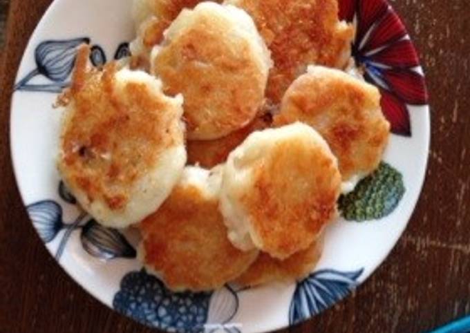 もっちもち♡簡単ポテトもち♡* by まいめろでぃlove 【クックパッド  