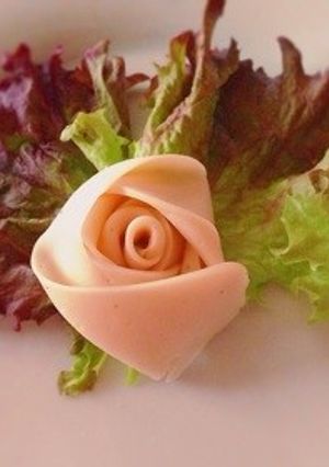 お弁当の隙間にバラの花♡-レシピのメイン写真