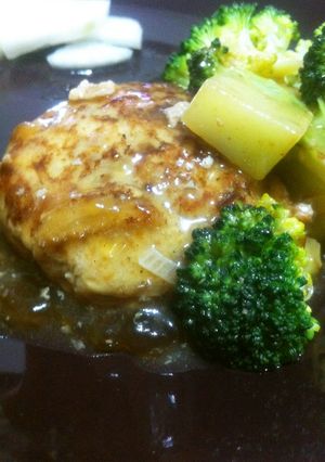 豆腐入りポークバーグとブロッコリー添え-レシピのメイン写真