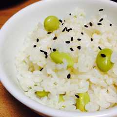 รูปของ 昆布だしが旨さ倍々！シンプル枝豆ごはん