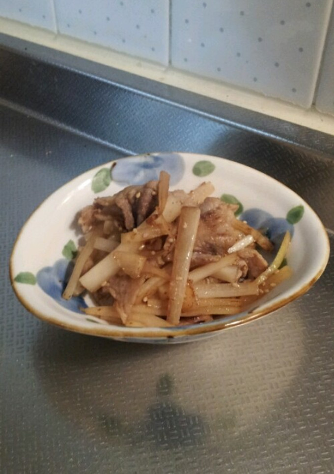 簡単 激安 大根の皮と豚肉炒め-レシピのメイン写真