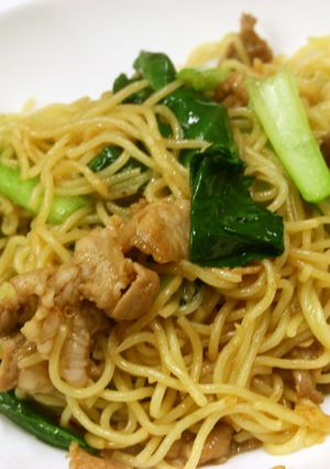 小松菜と豚肉のにんにくバター塩やきそば♪-レシピのメイン写真