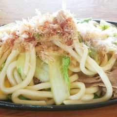 白菜と豚肉の焼きうどんon卵-レシピのメイン写真