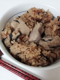 里芋とひじきの炊き込みご飯♪-レシピのメイン写真