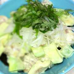 รูปของ アボカドとマグロのナンプラー丼