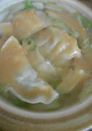 土鍋で余った焼き餃子の味噌汁-レシピのメイン写真