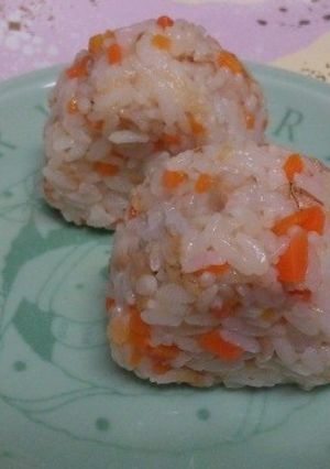 金ごますりごまのツナマヨおにぎり-レシピのメイン写真