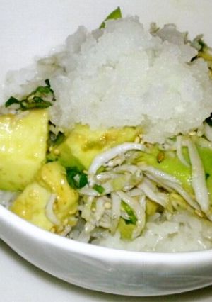 ごま油香る♪しらすアボカド丼-レシピのメイン写真
