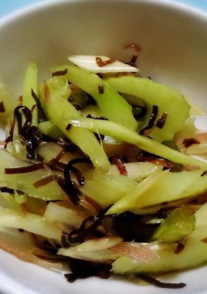 ｼｬｷｼｬｷｯ!ｾﾛﾘと茗荷の塩昆布あえ-レシピのメイン写真