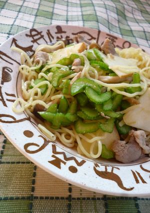 セロリ・りんご・シメジ・豚肉の塩焼きそば-レシピのメイン写真