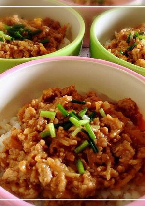 味噌でコク旨♪ひき肉ともやしのあんかけ丼-レシピのメイン写真