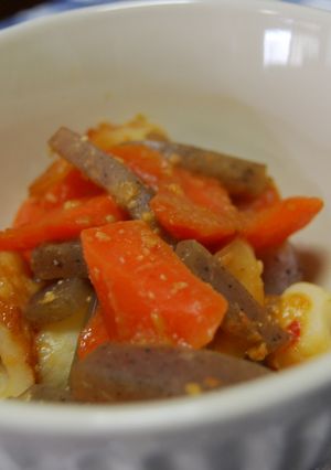 人参と竹輪（と蒟蒻）の甘味噌煮-レシピのメイン写真