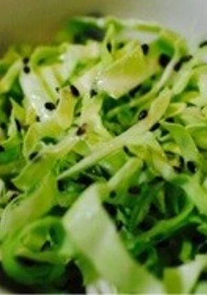 お手軽副菜☆キャベツと黒ごまのサラダ-レシピのメイン写真