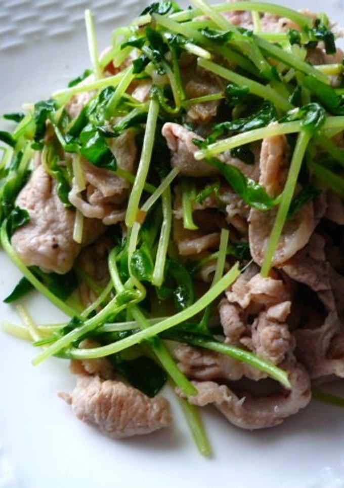豆苗と豚肉のゴマ油炒め-レシピのメイン写真