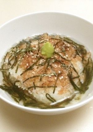 シーチキンと梅の焼きおにぎり茶漬け-レシピのメイン写真
