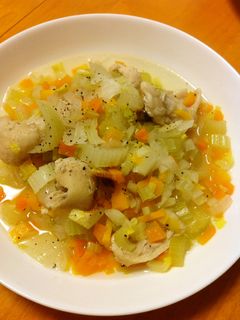 素材が活きる!野菜と鶏皮の鶏ガラスープ-レシピのメイン写真