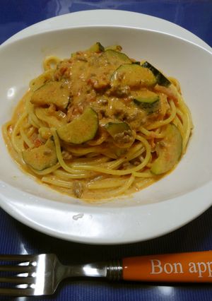 ひき肉とズッキーニのトマトクリームパスタ-レシピのメイン写真