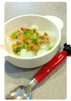 離乳食❁栄養満点カラフル納豆ごはん-レシピのメイン写真