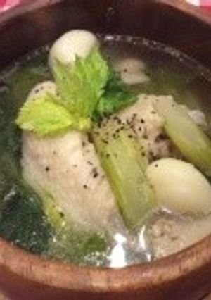 セロリ＆手羽先＆にんにくのシンプルスープ-レシピのメイン写真