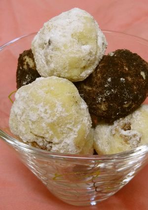 白と黒のチョコ入りスノーボールクッキー-レシピのメイン写真