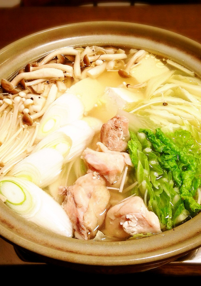 簡単！骨付き肉の水炊き鍋-レシピのメイン写真