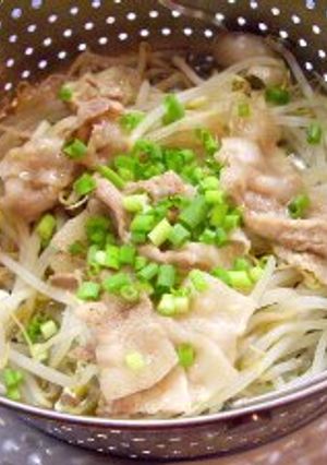 お財布救済レシピ豚バラ肉ともやしの蒸し物-レシピのメイン写真